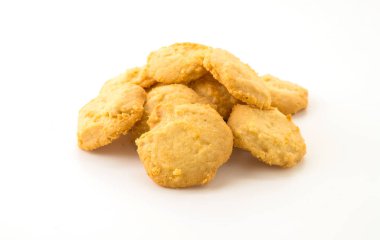 Beyaz arkaplanda tereyağlı kurabiye