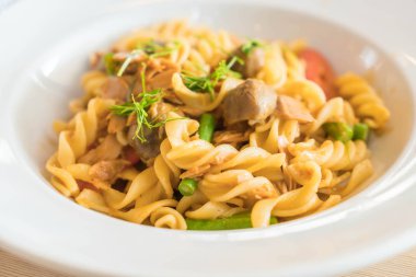 Baharatlı ton balıklı makarna