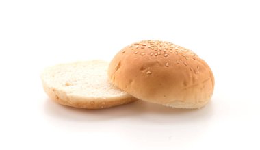 Beyaz arkaplanda hamburger ekmeği
