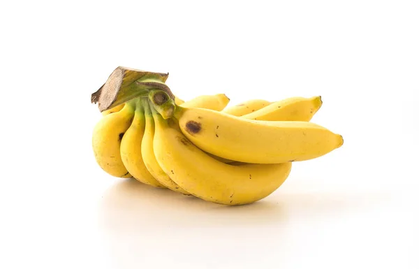 Plátanos frescos sobre fondo blanco — Foto de Stock