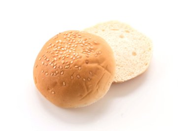 Beyaz arkaplanda hamburger ekmeği