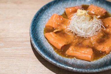 Baharatlı somon balığı