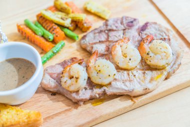 karides ile domuz eti biftek