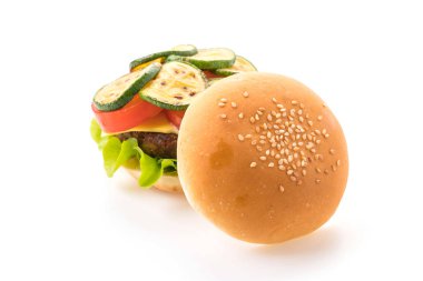 Beyaz arka planda hamburger - Amerikan yemeği