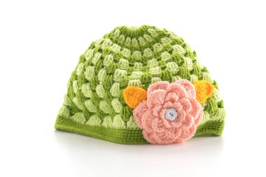 beyaz zemin üzerine yün şapka