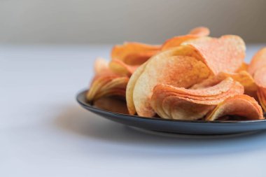 Tabakta patates cipsi