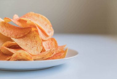 Tabakta patates cipsi