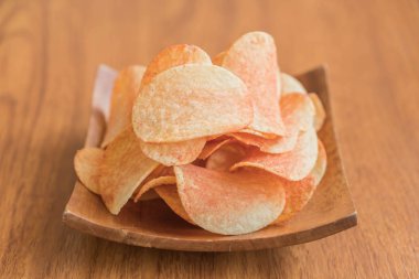 Tabakta patates cipsi