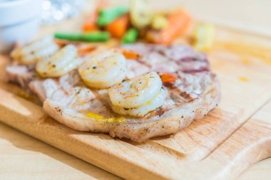 karides ile domuz eti biftek