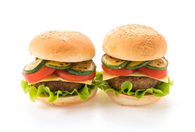 Beyaz arka planda hamburger - Amerikan yemeği