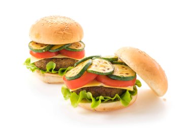 Beyaz arka planda hamburger - Amerikan yemeği