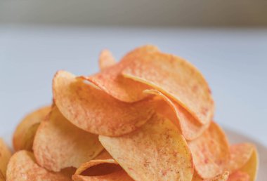 Tabakta patates cipsi