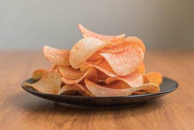 Tabakta patates cipsi