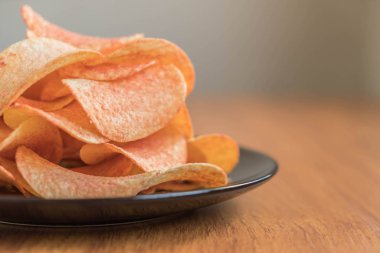 Tabakta patates cipsi