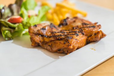 Izgara tavuk biftek