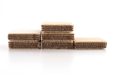 Beyaz arkaplanda çikolatalı gofret