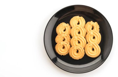 Beyaz arkaplanda tereyağlı kurabiye