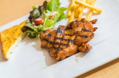 Izgara tavuk biftek