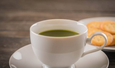 Tahta zemin üzerinde sıcak kibrit - Klasik film filtresi ile yumuşak odak