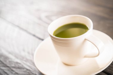 Tahta zemin üzerinde sıcak kibrit - Klasik film filtresi ile yumuşak odak