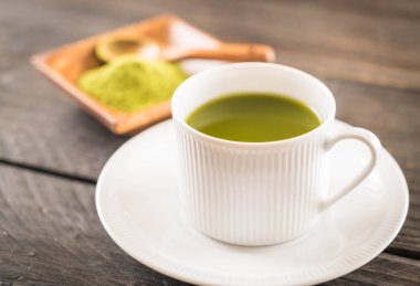 Tahta zemin üzerinde sıcak kibrit - Klasik film filtresi ile yumuşak odak