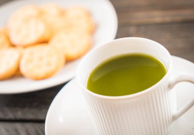 Tahta zemin üzerinde sıcak kibrit - Klasik film filtresi ile yumuşak odak