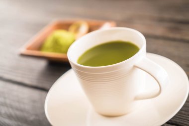 Tahta zemin üzerinde sıcak kibrit - Klasik film filtresi ile yumuşak odak