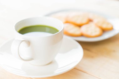 Tahta zemin üzerinde sıcak kibrit - Klasik film filtresi ile yumuşak odak