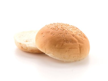 Beyaz arkaplanda hamburger ekmeği