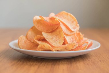 Tabakta patates cipsi