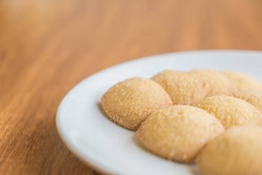 Tereyağlı kurabiye plaka üzerinde