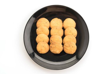 Beyaz arkaplanda tereyağlı kurabiye