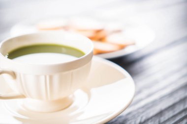 Tahta zemin üzerinde sıcak kibrit - Klasik film filtresi ile yumuşak odak