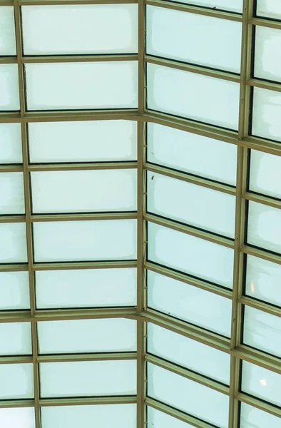 Modern tasarım cam çatı ile inşa — Stok fotoğraf