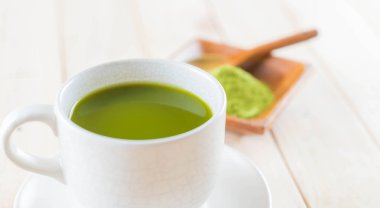 Tahta zemin üzerinde sıcak kibrit - Klasik film filtresi ile yumuşak odak