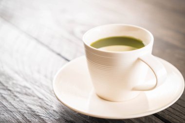 Tahta zemin üzerinde sıcak kibrit - Klasik film filtresi ile yumuşak odak