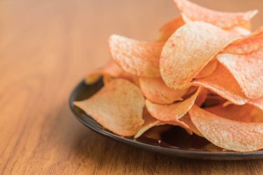 Tabakta patates cipsi