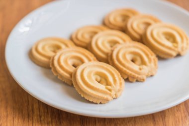 Tereyağlı kurabiye plaka üzerinde