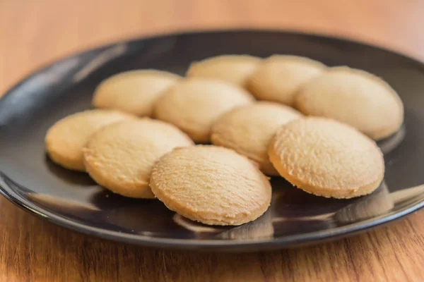 Galletas de mantequilla en el plato —  Fotos de Stock