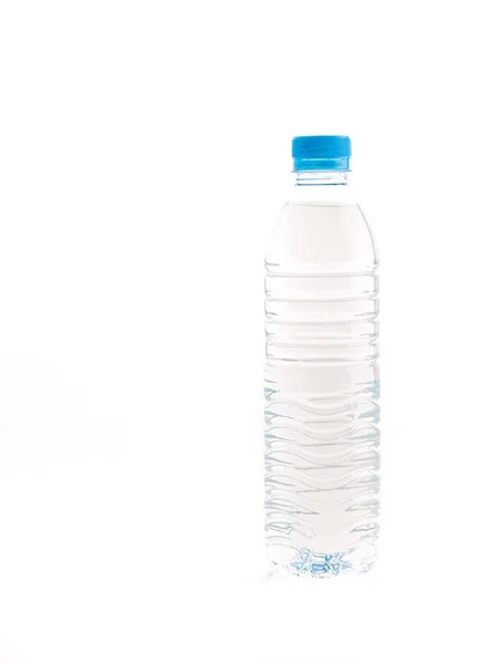 Botella de agua sobre fondo blanco — Foto de Stock