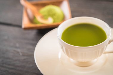 Tahta zemin üzerinde sıcak kibrit - Klasik film filtresi ile yumuşak odak