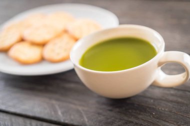 Tahta zemin üzerinde sıcak kibrit - Klasik film filtresi ile yumuşak odak