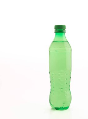 Bir şişe meşrubat.