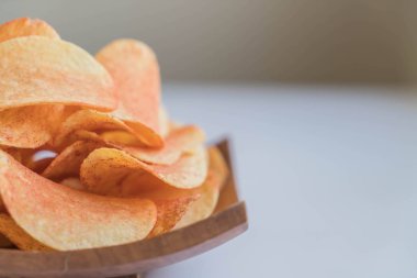 Tabakta patates cipsi