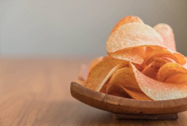 Tabakta patates cipsi