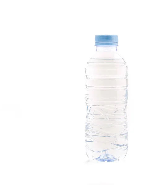 Botella de agua sobre fondo blanco —  Fotos de Stock