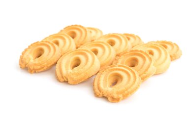 Beyaz arkaplanda tereyağlı kurabiye