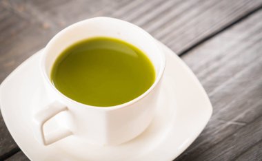 Tahta zemin üzerinde sıcak kibrit - Klasik film filtresi ile yumuşak odak