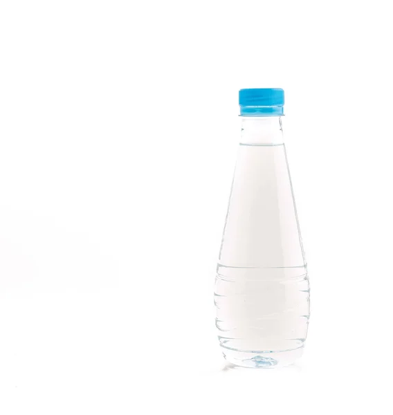 Wasserflasche auf weißem Hintergrund — Stockfoto