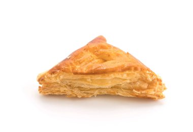 Ton balıklı pasta beyaz arka plan üzerinde